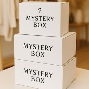 Women’s Mystery Clothing Box – Size Medium – 5 Items